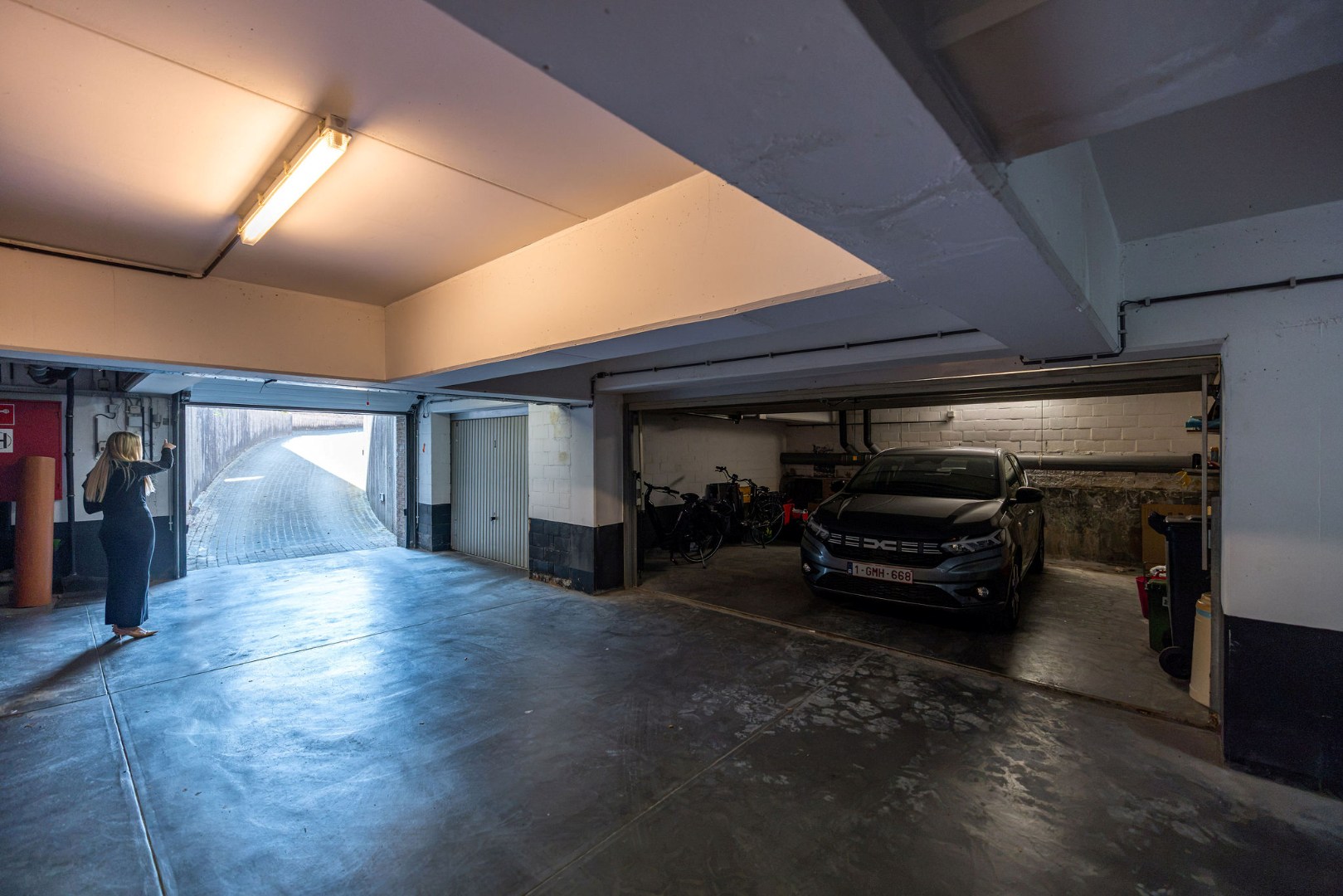 Ruim appartement met 2 slaapkamers, dubbele garage en twee terrassen te Aalst 