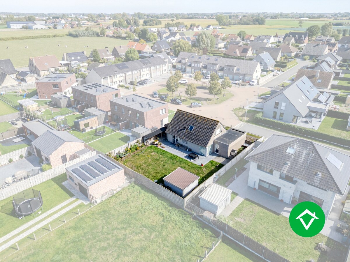 Hedendaagse gezinswoning met 5 slaapkamers en carport in Koekelare (De Mokker) 
