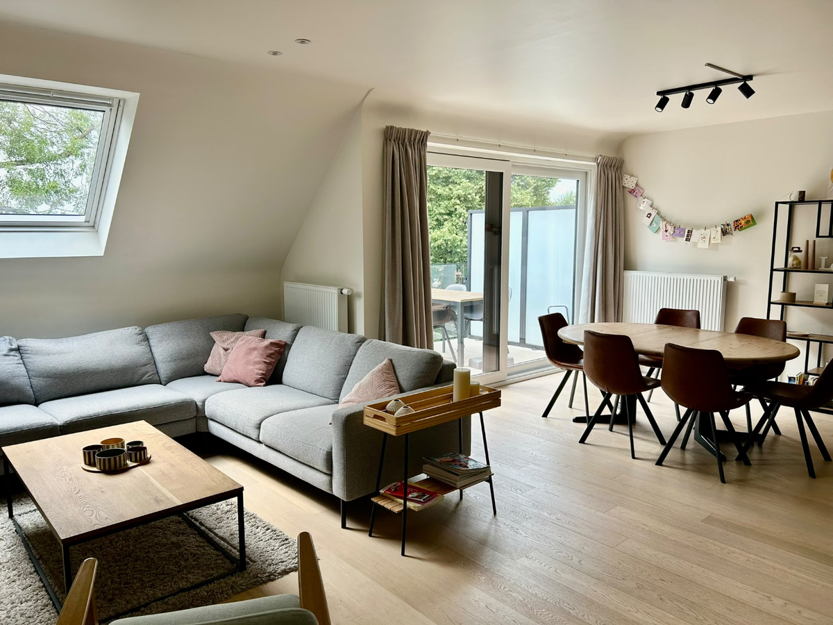 Lichtrijk 2-slaapkamerappartement met parkzicht, zonnig terras en ruime zolder en EPC A! 