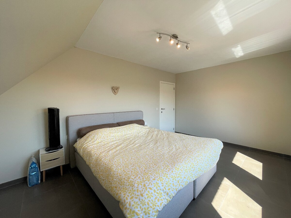 Duplex, nieuwbouwappartement met 3 slaapkamers en terras te centrum Aartrijke (geen gemeenschappelijke kosten) 