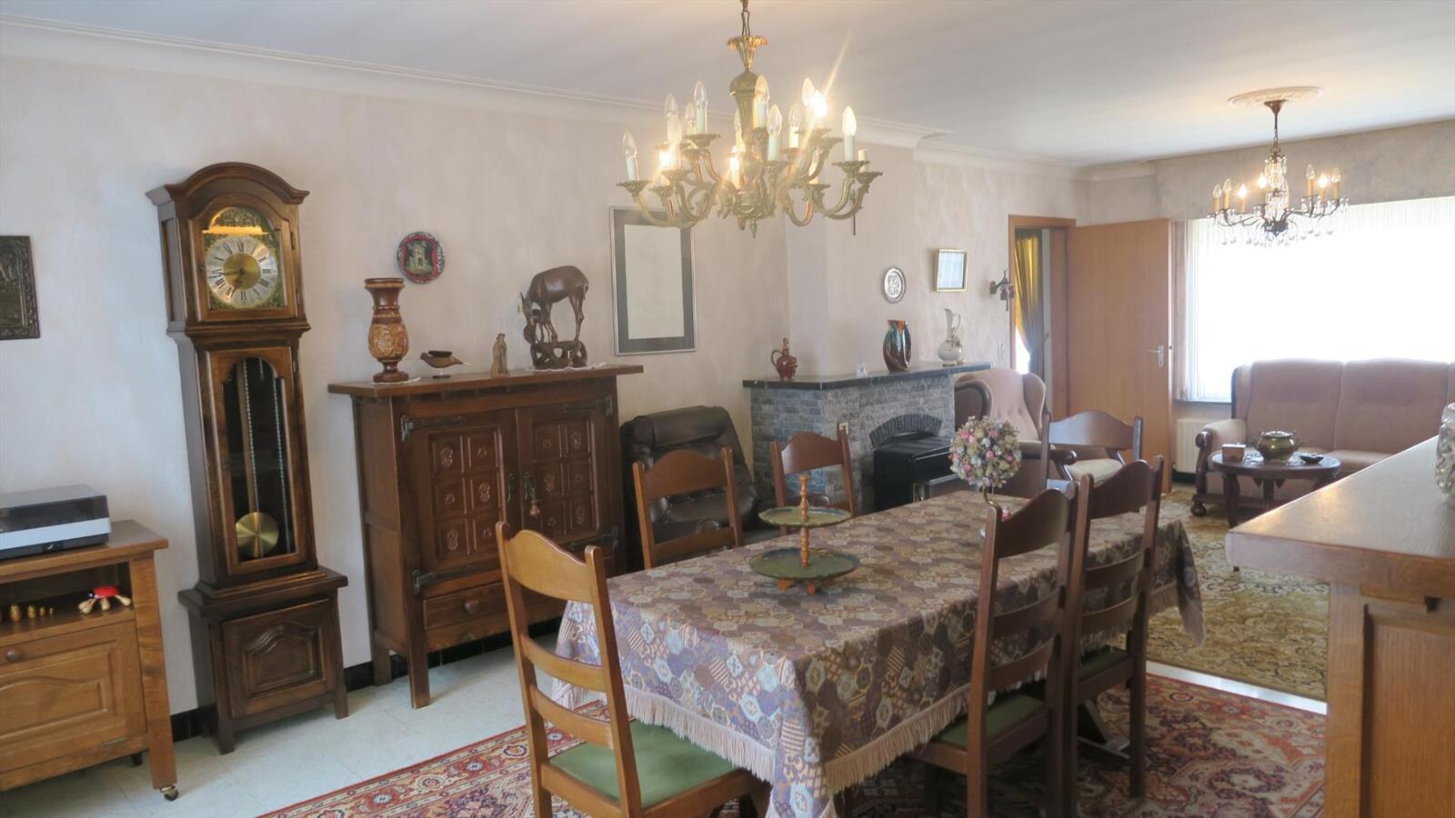 Degelijke open woning op ruim perceel van 843m² 