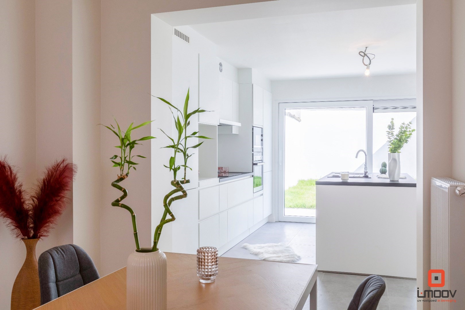 Unieke, compleet gerenoveerde woning met veel charme en zonnige tuin! 