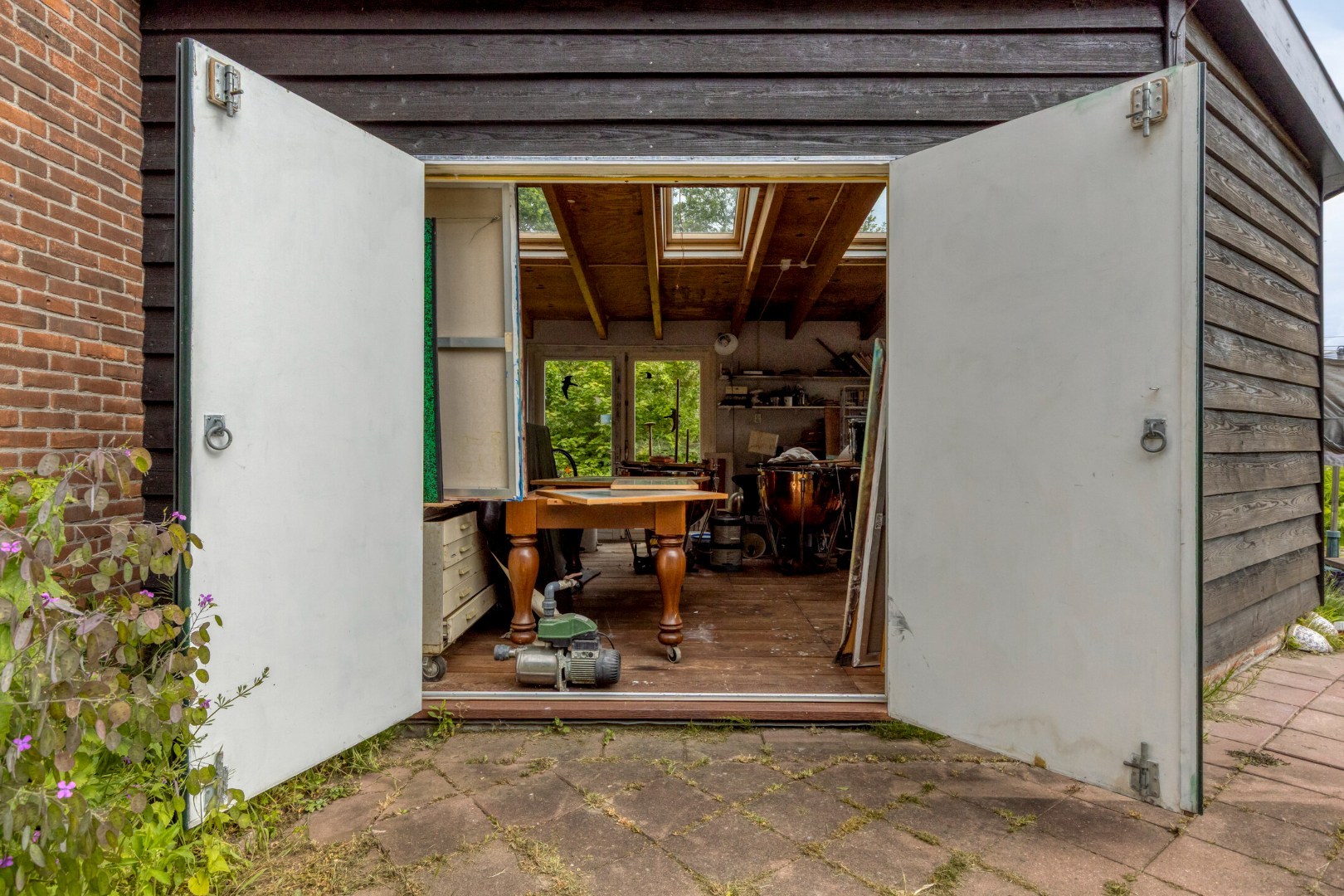 Een plek als deze komt zelden beschikbaar: een unieke combinatie van wonen tegen de duinen aan en nabij het strand en nabij de boswachterij op één van de meest geliefde plekken van de Zeeuwse kust. Bi 