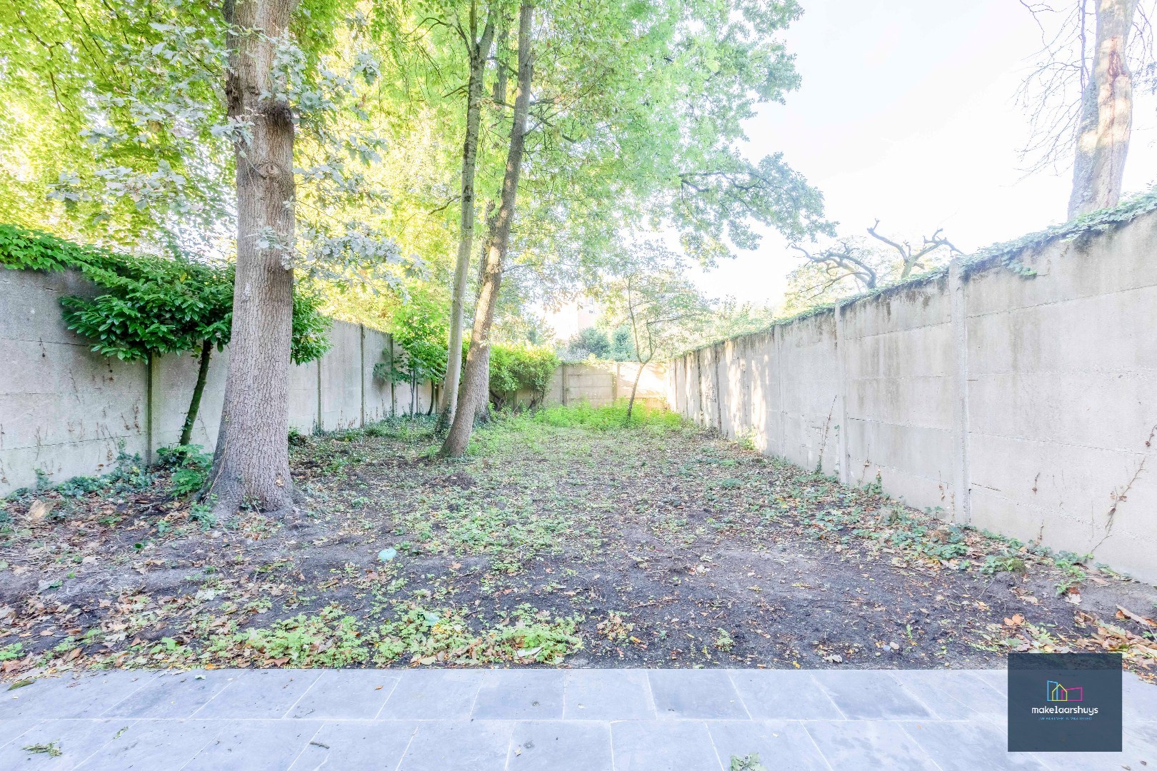 Prachtig  duplex appartement met 4 slpk, 3 badk, grote tuin en parkeergelegenheid 