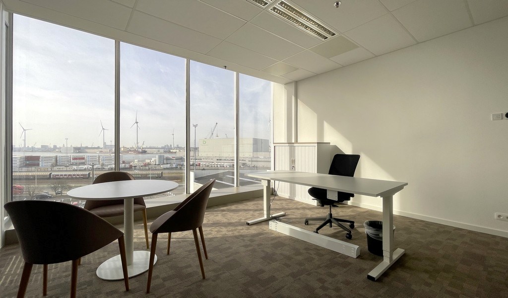 Vernieuwde kantoren te huur in Ahlers Building te Antwerpen