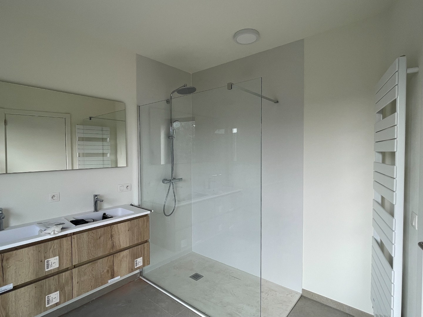Nieuwbouwwoning met 3 slaapkamers inpandige garage , terras en tuin 