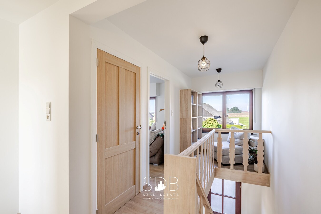 Hedendaagse woning met hippische accommodatie op 17.782m² 