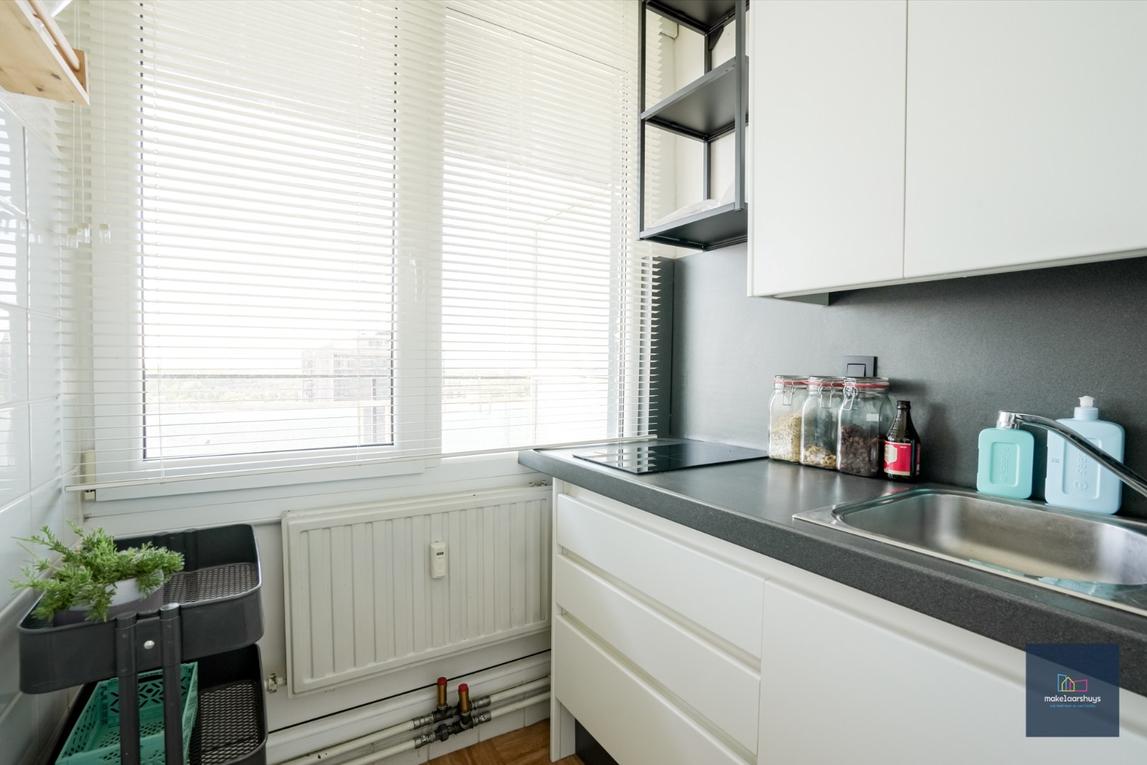 Topper ; instapklare studio met schitterend zicht 