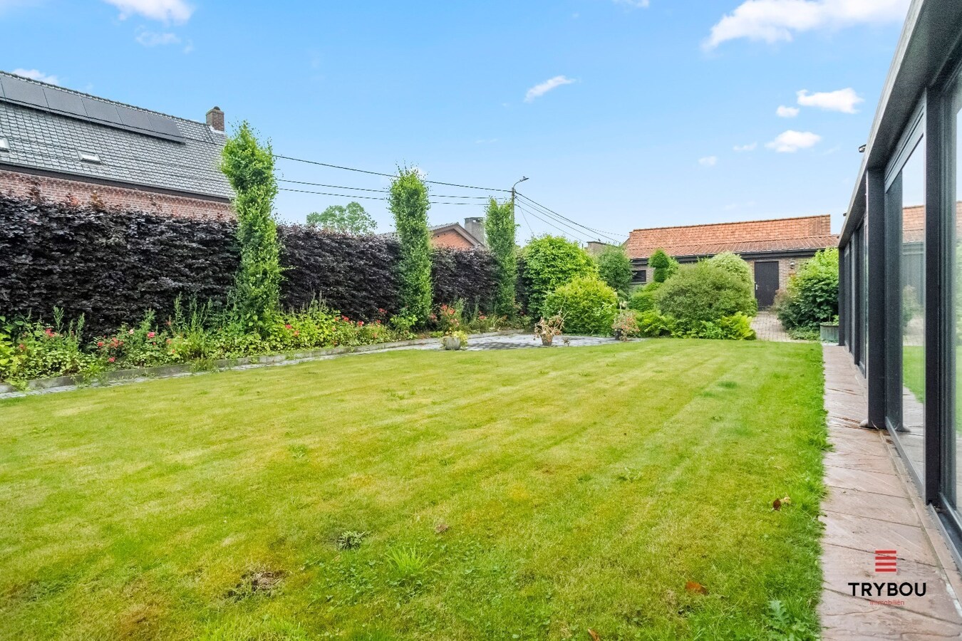 Statige villa, met enorm veel mogelijkheden, te koop in centrum Houthulst. 