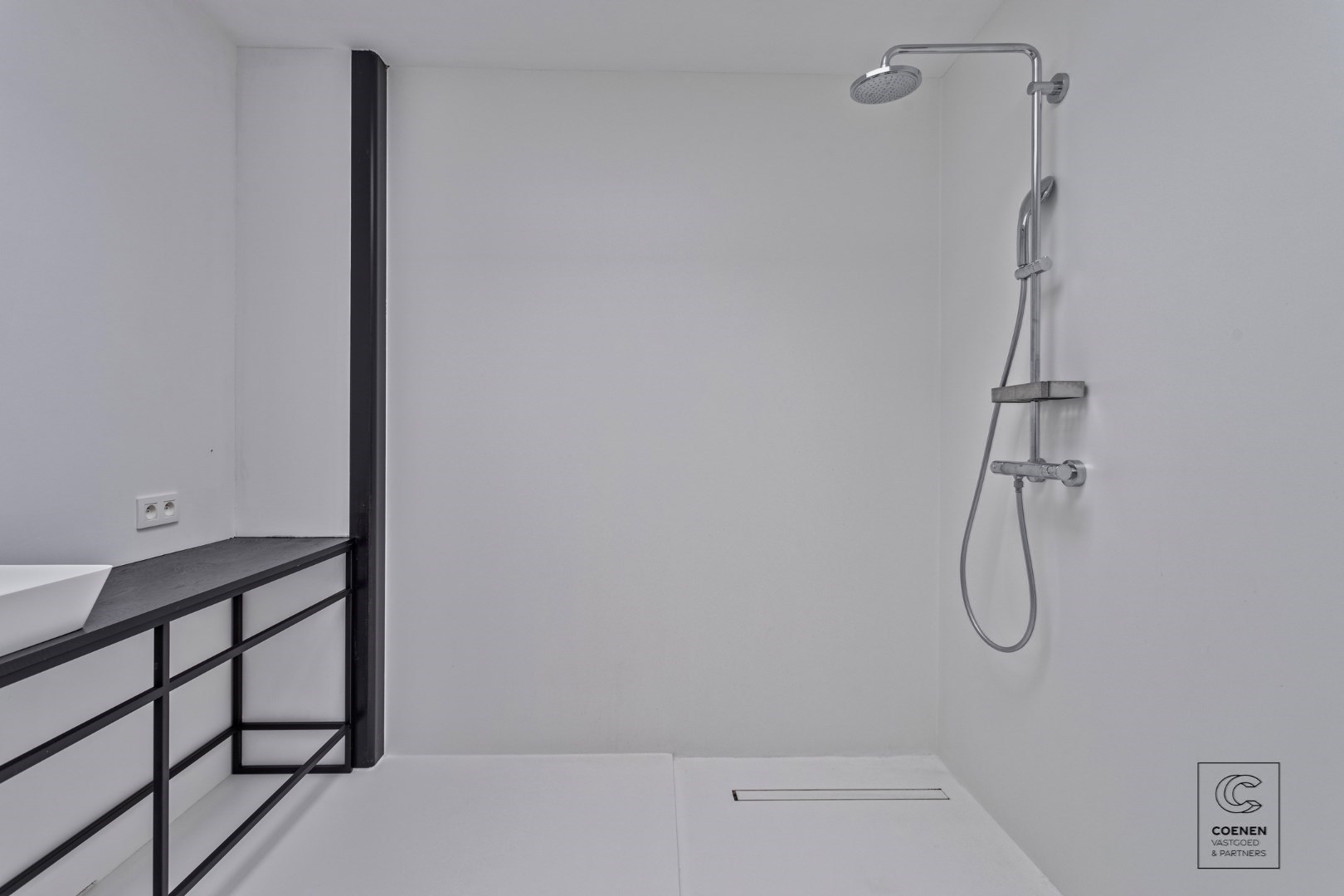 Prachtig verder af te werken HOB van 320 m² in een doodlopende straat! 