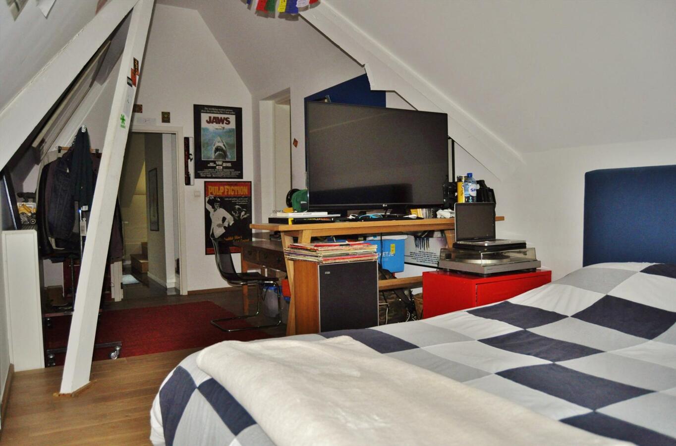 Ruime villa met stallingen en weide op 4900m² te Schoten 