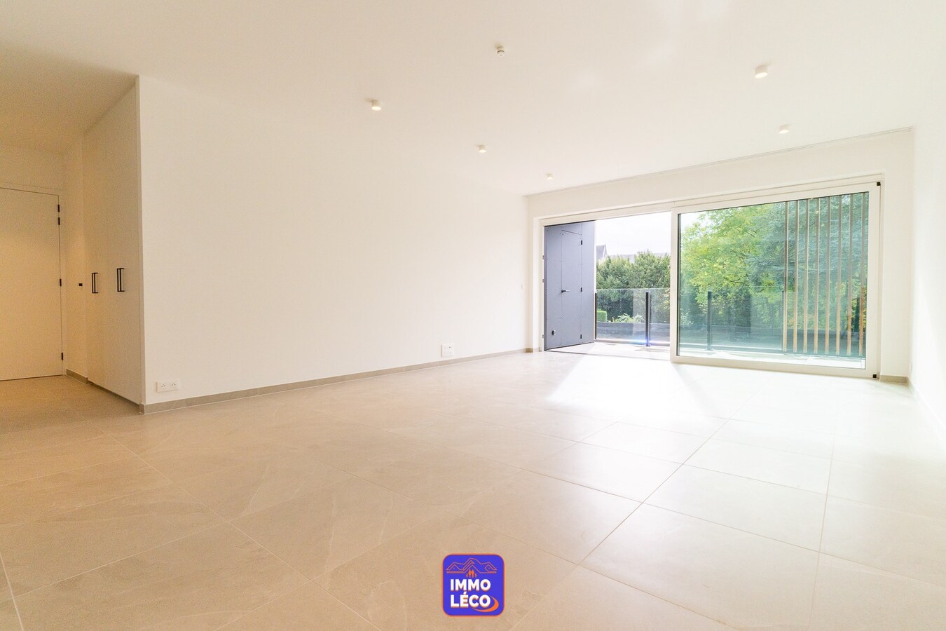 Appartement NEUF de haut standing avec garage 3 voitures, EN PLEIN CENTRE-VILLE ! 