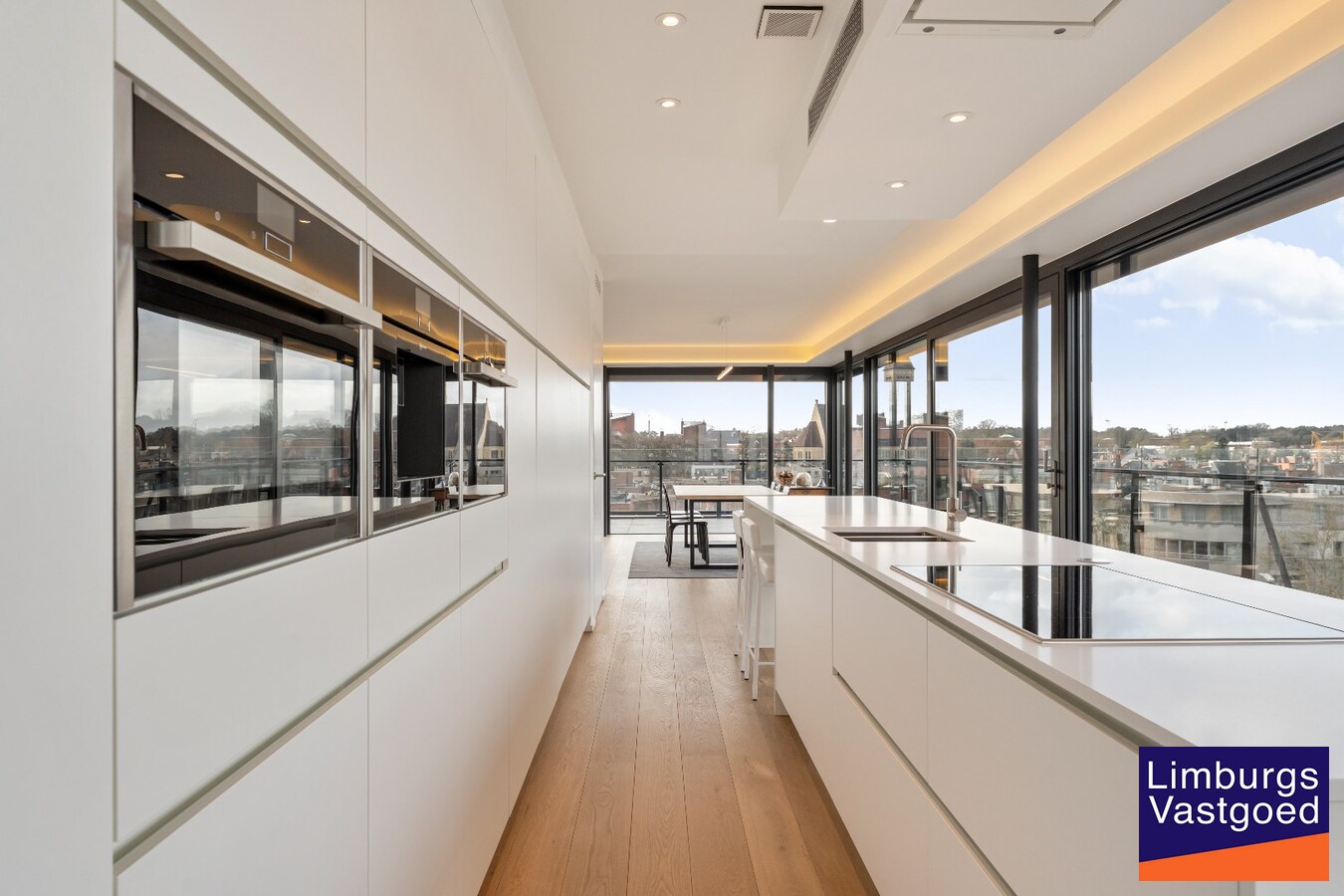 Exclusief penthouse met ruim terras, 2 slpk, dubbele autostaanplaats, centrum Genk 