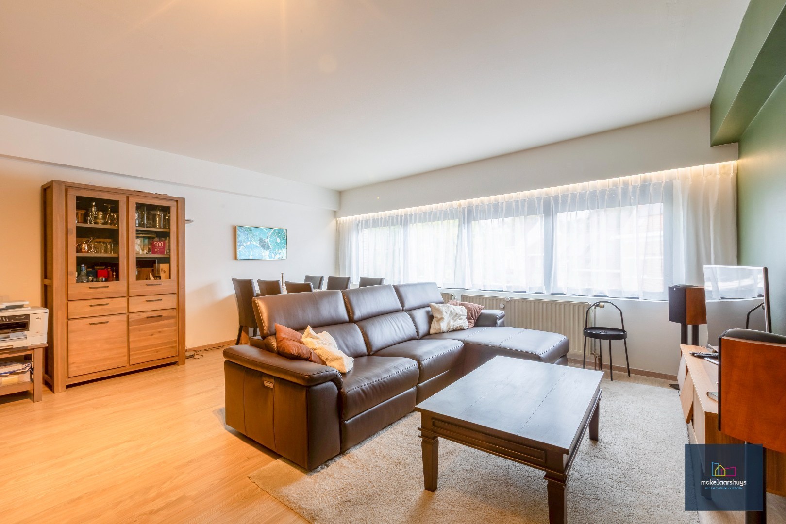 VERKOCHT !!! Heel ruime Instapklare woning in rij  met zonneterras en 2 staanplaatsen 