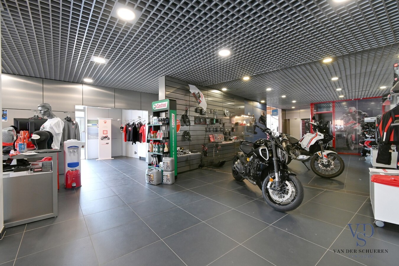 Multifunktioneel pand op top-ligging. 