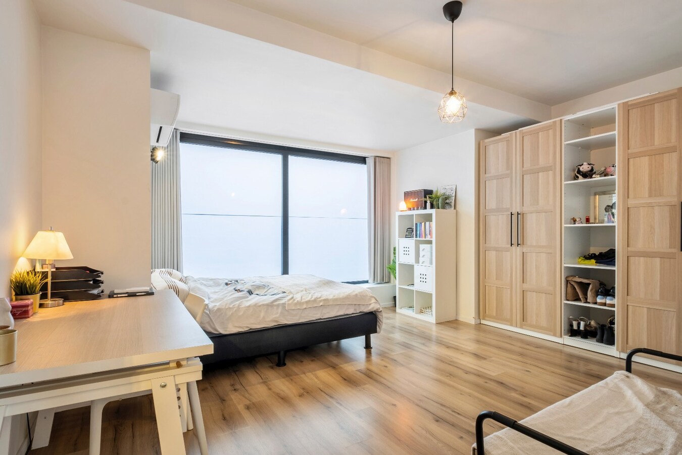 Uniek &amp; Instapklaar handelspand met woonst in Heule te koop ! 