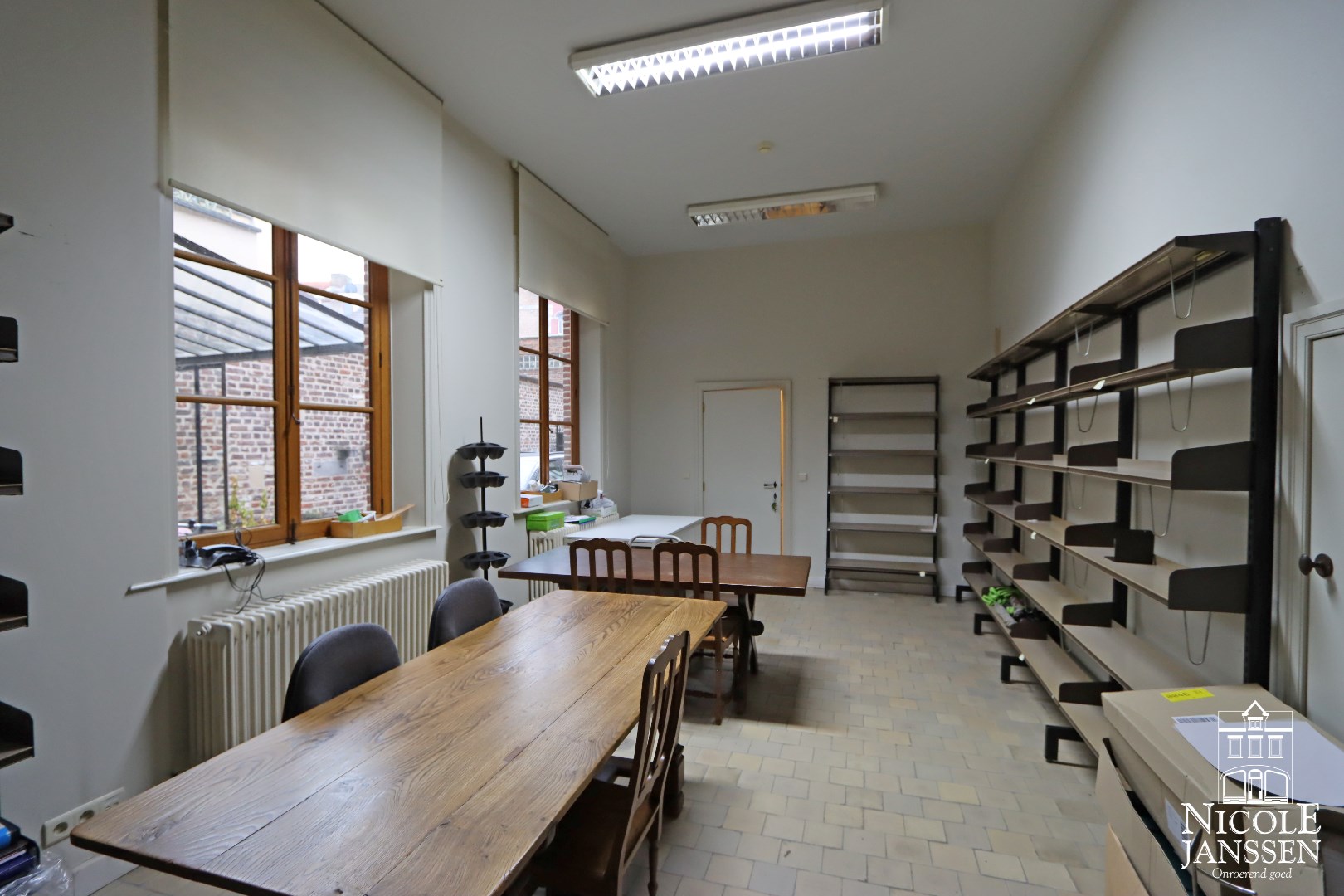 Gelijkvloers handelspand/kantoorruimte 