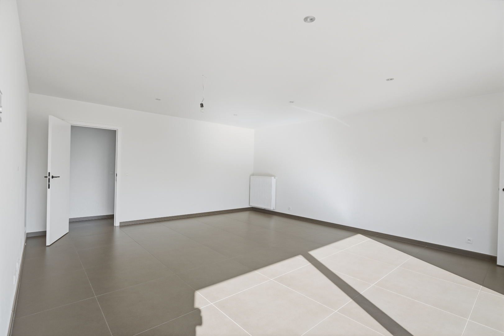 KIJKDAG 25 oktober van 10u tot 12u &amp; 14u tot 16u - Ruim instapklaar nieuwbouwappartement (167 m²) met 3 slaapkamers en groot terras in centrum Eernegem 