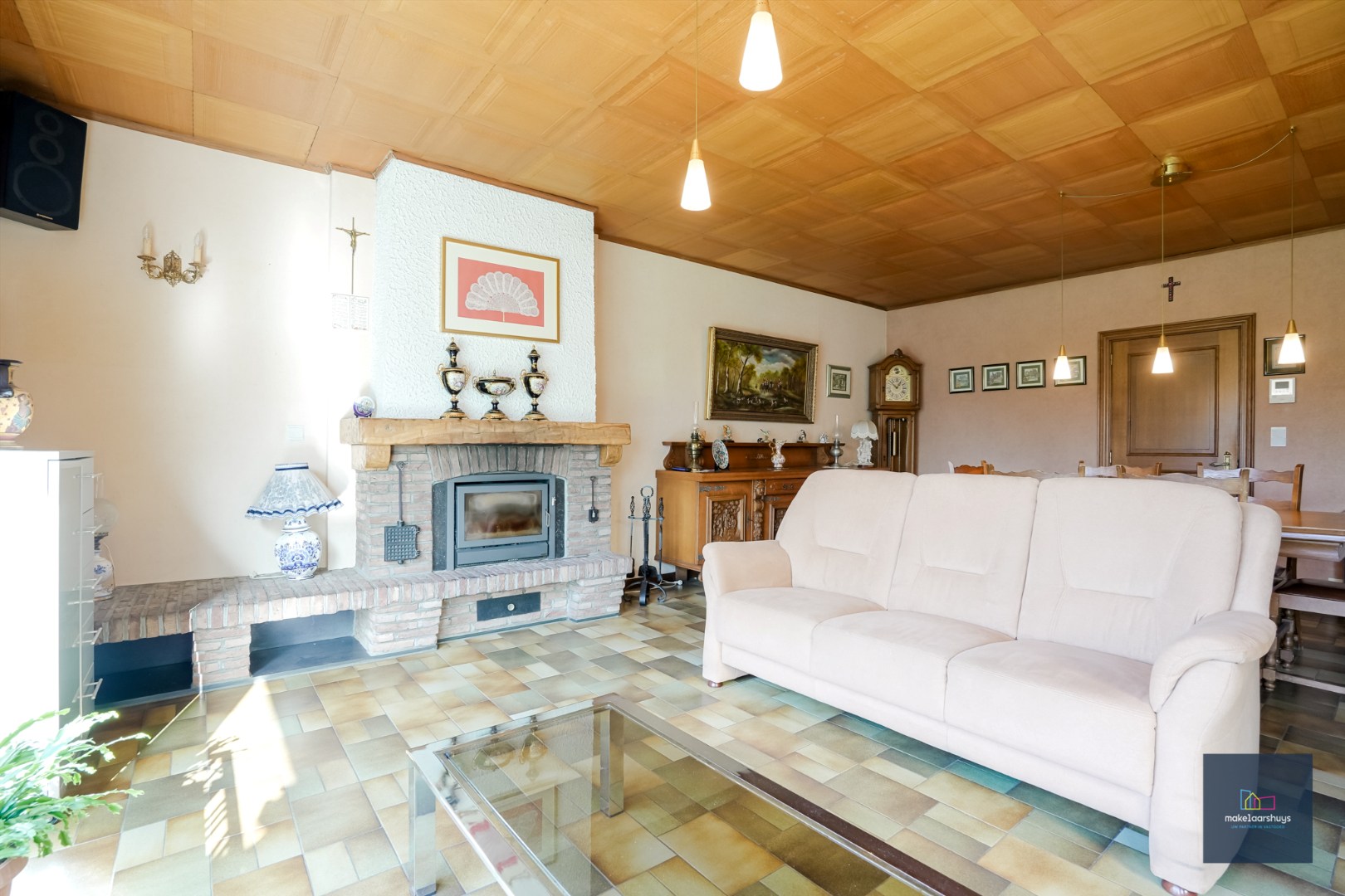 Ruime bungalow met garage op 1980m² grond 