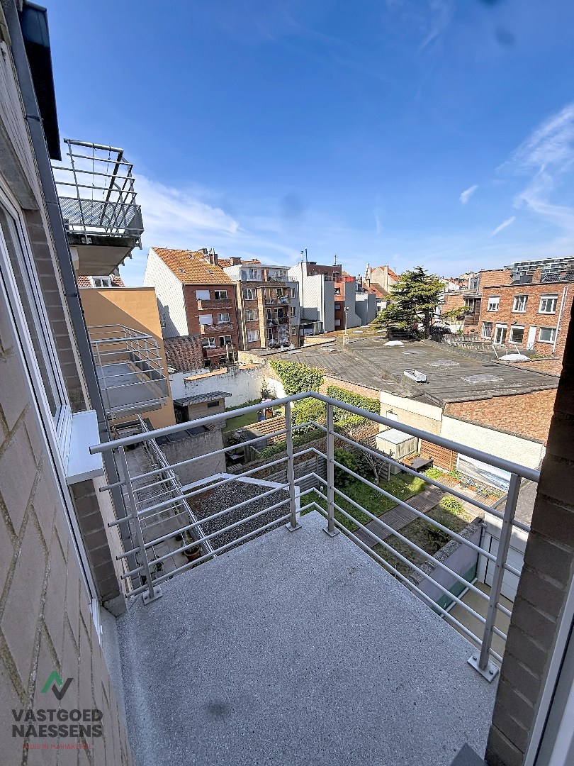 Prêt à emménager et ensoleillé appartement de 2 chambres dans une résidence jeune. 