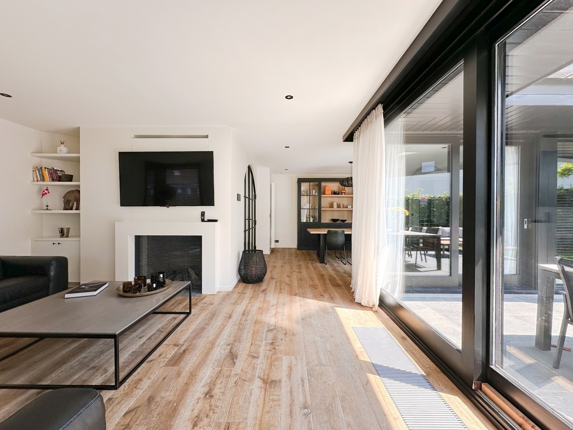 OPENDEURDAG Zaterdag 21/02 - 11u-13u (Hazelaarsdreef 7): Gezellig gerenoveerde alleenstaande villa met 3 slaapkamers en een prachtige tuin centraal gelegen in een doodlopende villawijk in Knokke. 