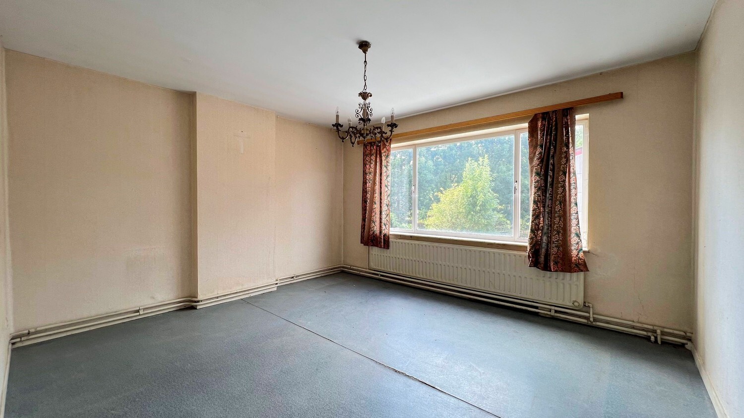 Loods met woongelegenheid op royaal perceel van 6000 m² 