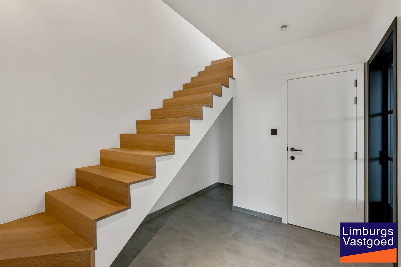 Nieuwbouwwoning, halfopen bebouwing, 3 slpk, 3a 4ca, te Beringen 