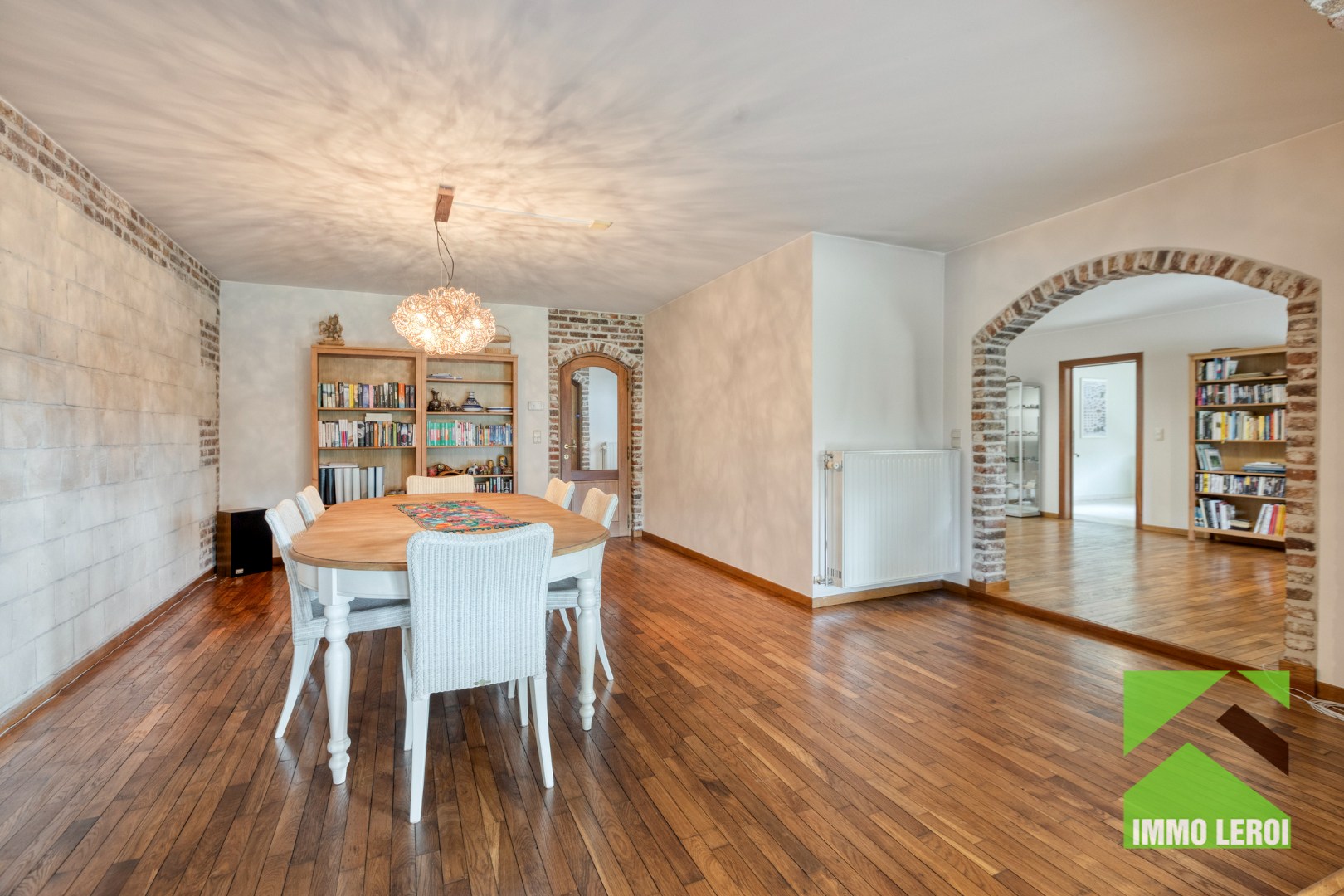 Eetkamer met doorgang woonkamer