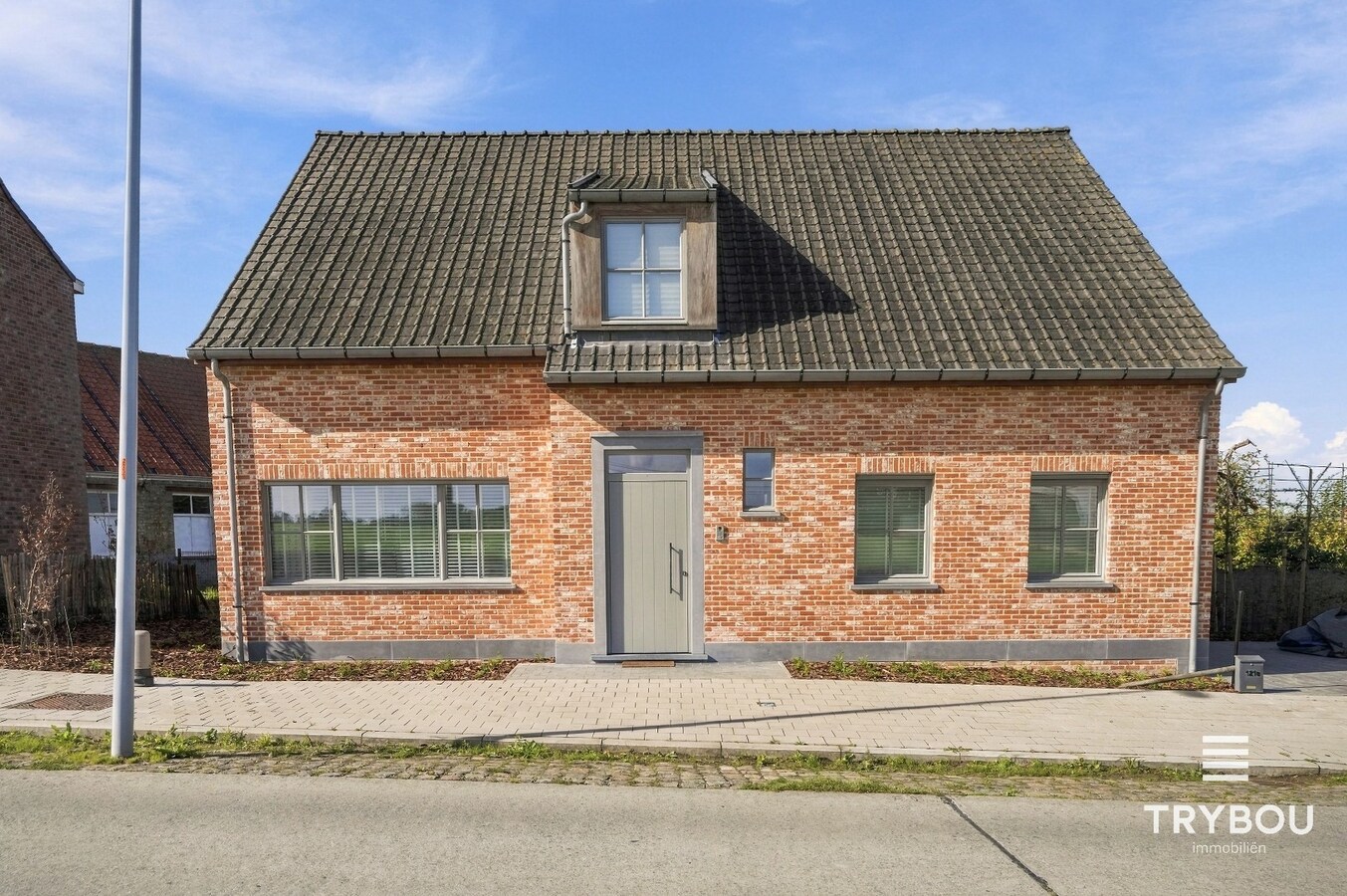 Alleenstaande luxueuze woning met 5 slaapkamers! 