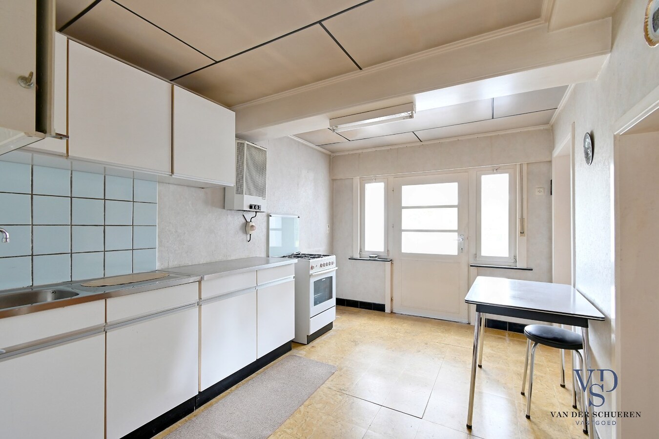 Exceptioneel gelegen eigendom met mogelijkheden. 