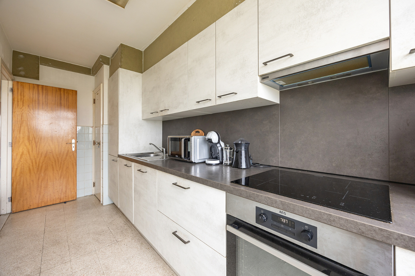 Instapklaar 2-slaapkamerappartement met terras en prachtig uitzicht in Berchem 