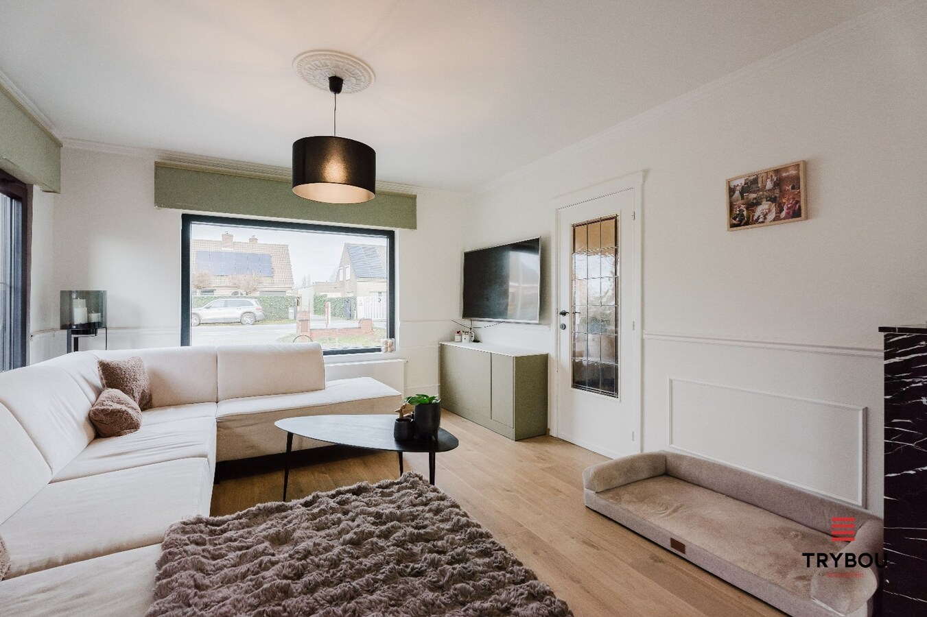 Verrassend ruime, lichtrijke woning op ruim perceel van 722m² te Jabbeke 