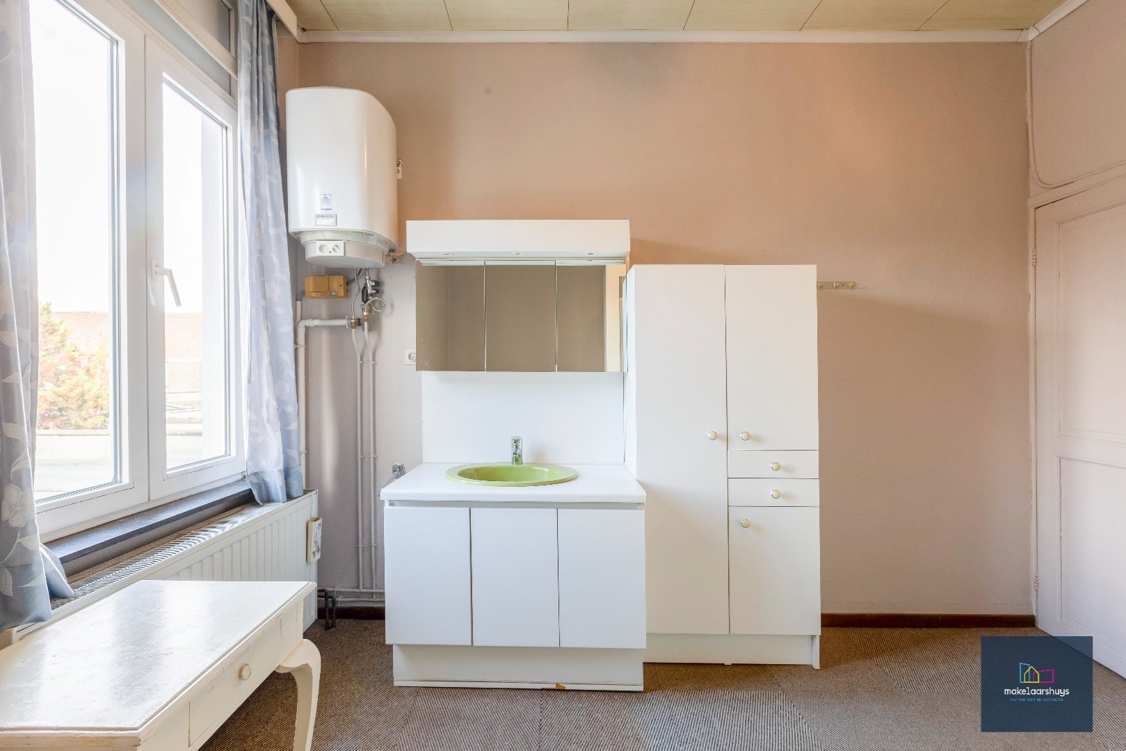 Charmante op te frissen rijwoning met ruime stadstuin 