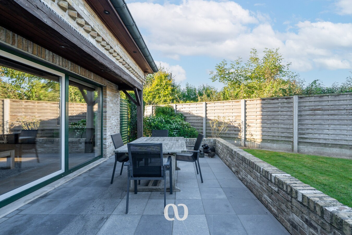 Instapklare gezinswoning met 4 slaapkamers en tuin 