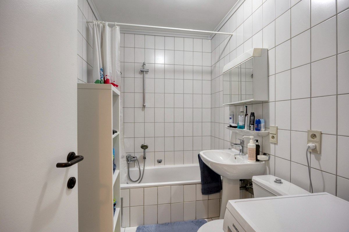 Opbrengsteigendom met 3 appartementen en 7 garages 