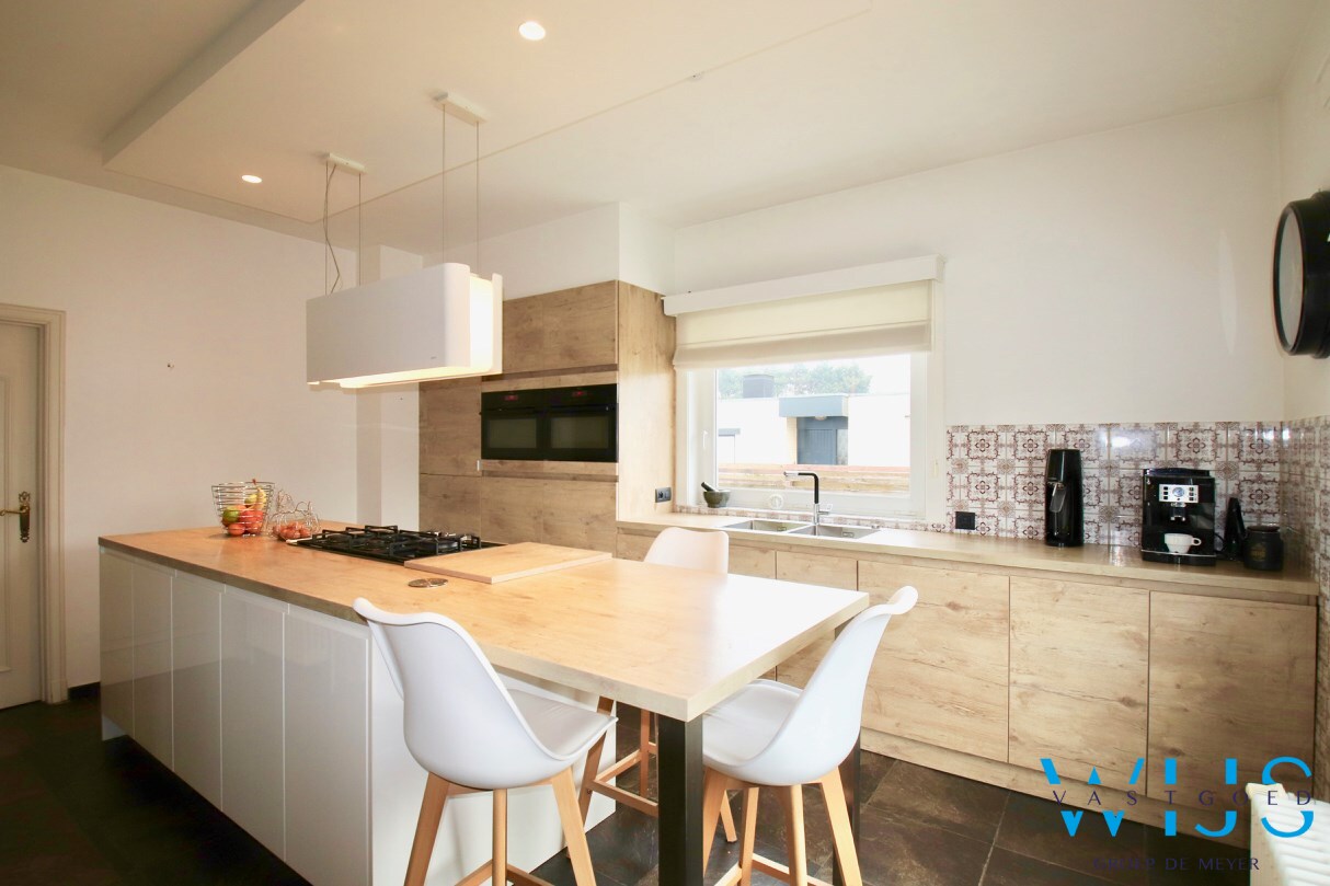 Statig woonhuis op 1104 m² in het centrum van Sleidinge ! 