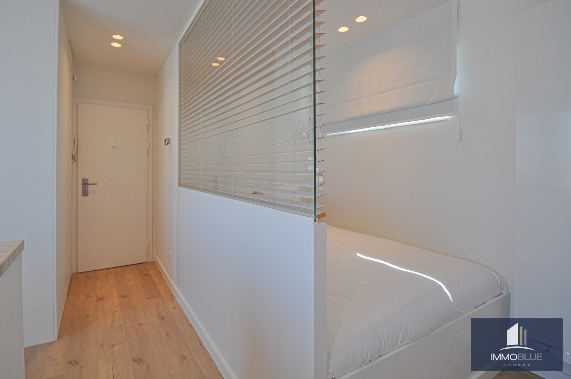 Volledig gerenoveerd dakappartement met een terras van ongeveer 45 m². 