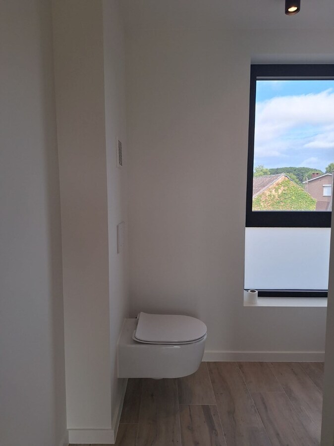 Toilet 2