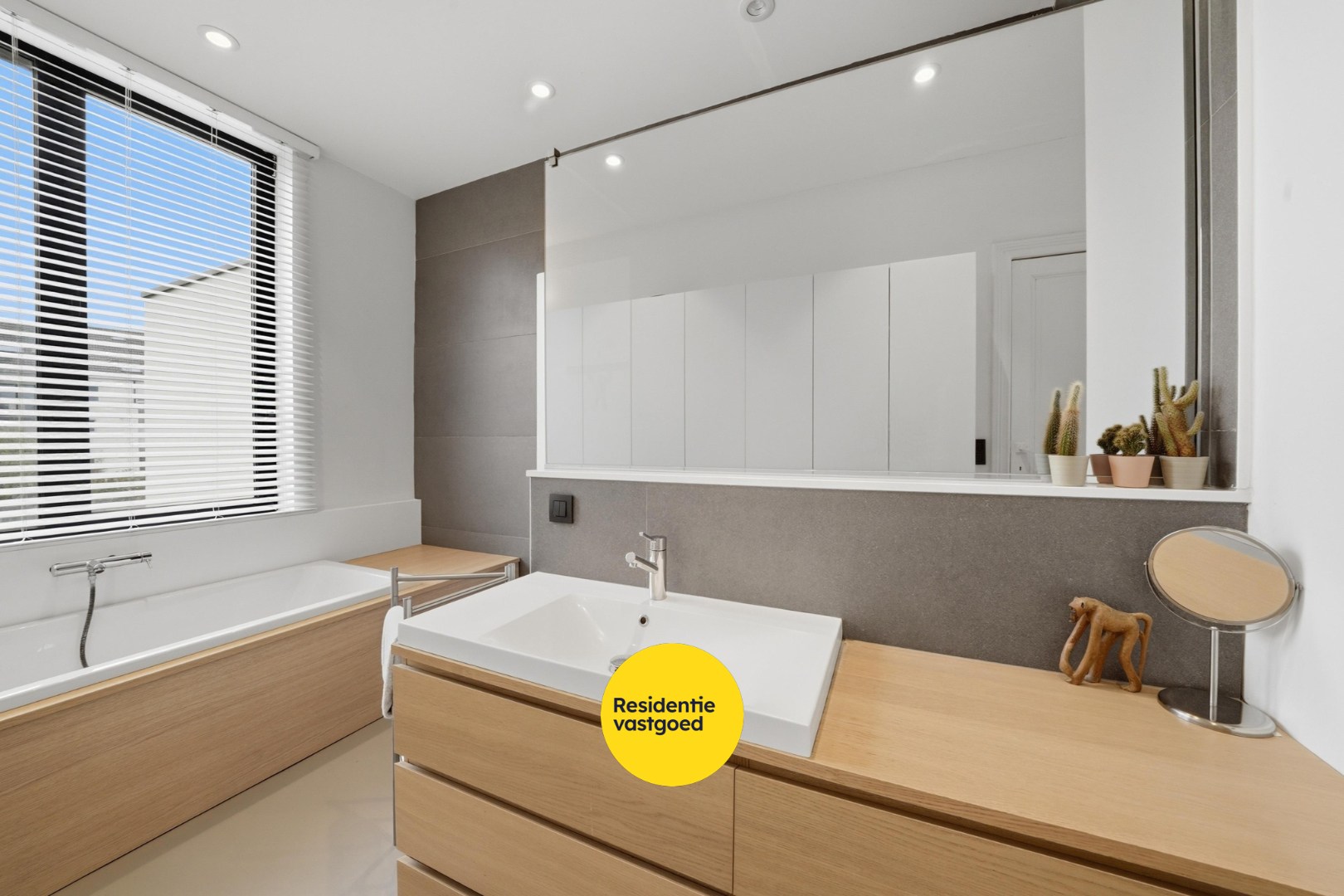 Volledig gerenoveerde woning met zonnige buitenruimte 