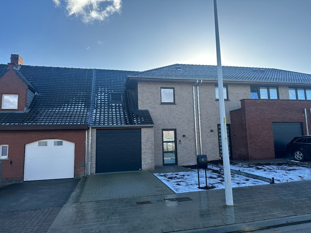 Nieuwbouwwoning met garage te Houthulst 