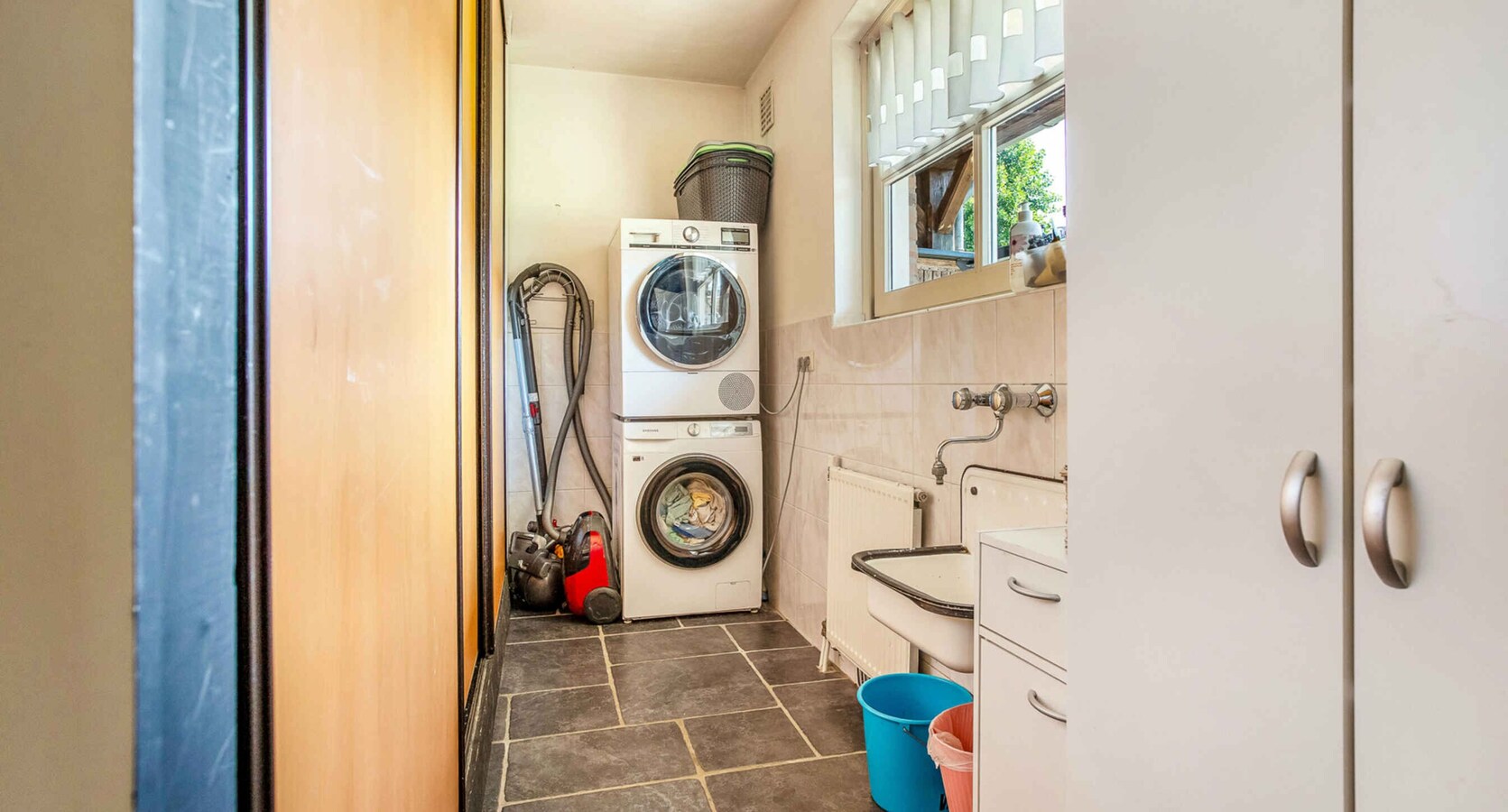 Vrijstaande woning met inpandige garage gelegen op een perceel van 784 m2 te Arendonk. 