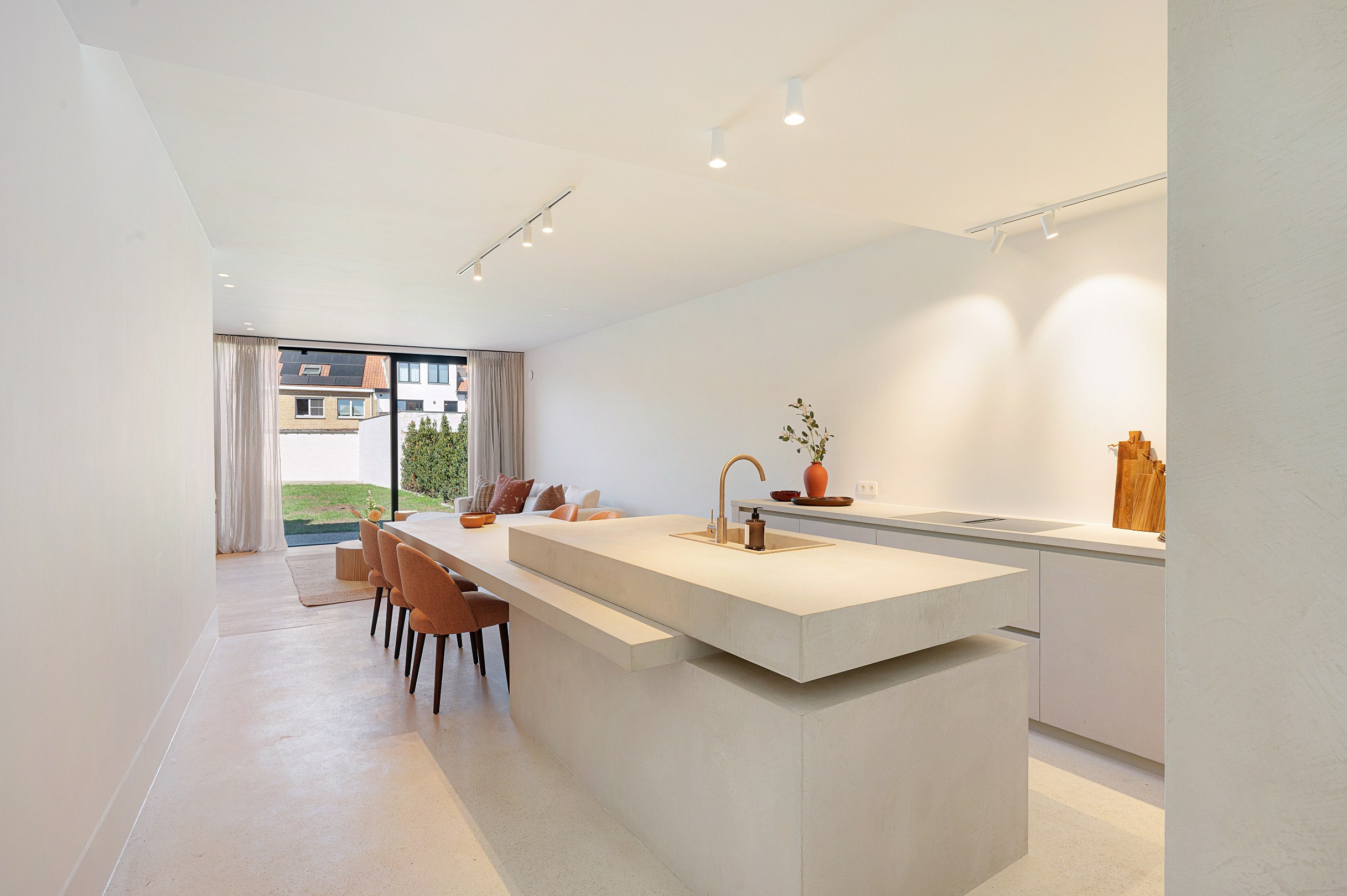 Prachtig afgewerkte nieuwbouwwoning met 4 slaapkamers gelegen in het oude Knokke. 