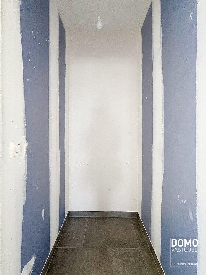 VOLLEDIG AFGEWERKT NIEUWBOUWAPPARTEMENT MET 2 SLAAPKAMERS, TERRAS, ONDERGRONDSE AUTOSTANDPLAATS EN KELDERBERGING IN RESIDENTIE "DE KWINT" TE ZONHOVEN 