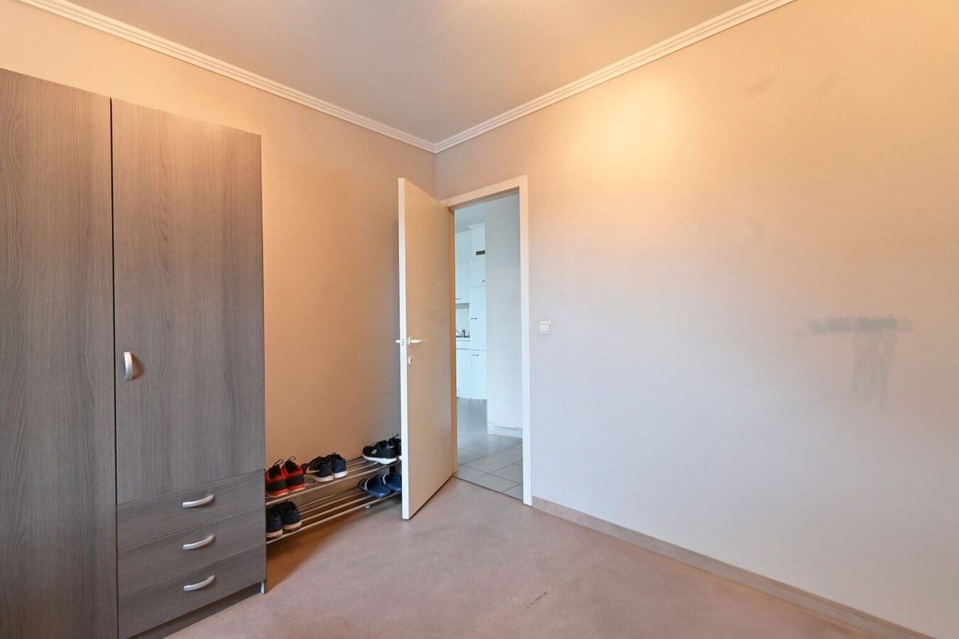 Degelijk investeringsappartement met garage. 