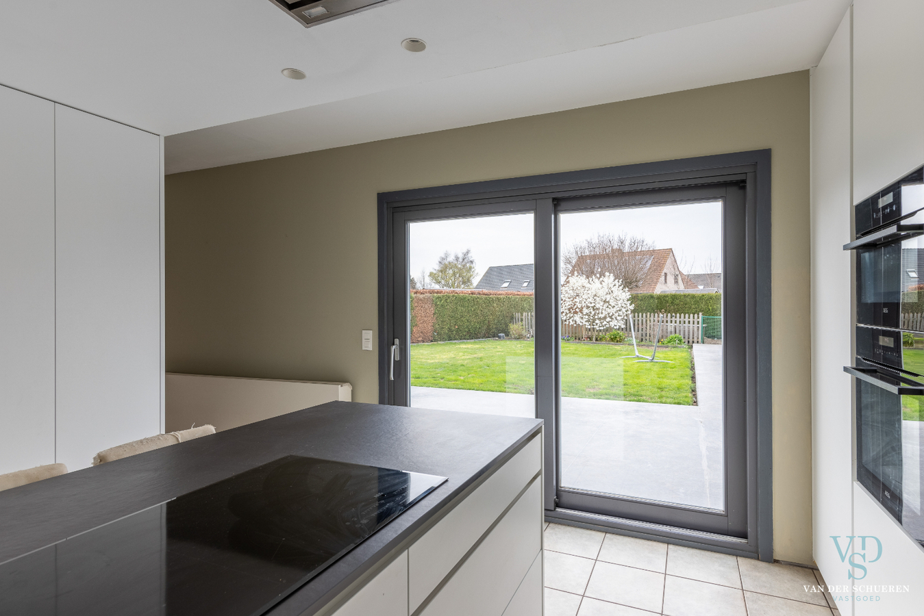 Energiezuinige, eigentijdse villa met zwembad. 