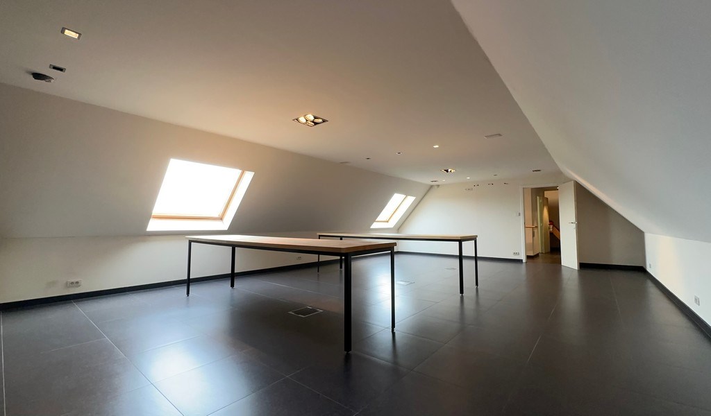 Handelspand met garage te koop in Merelbeke-Melle