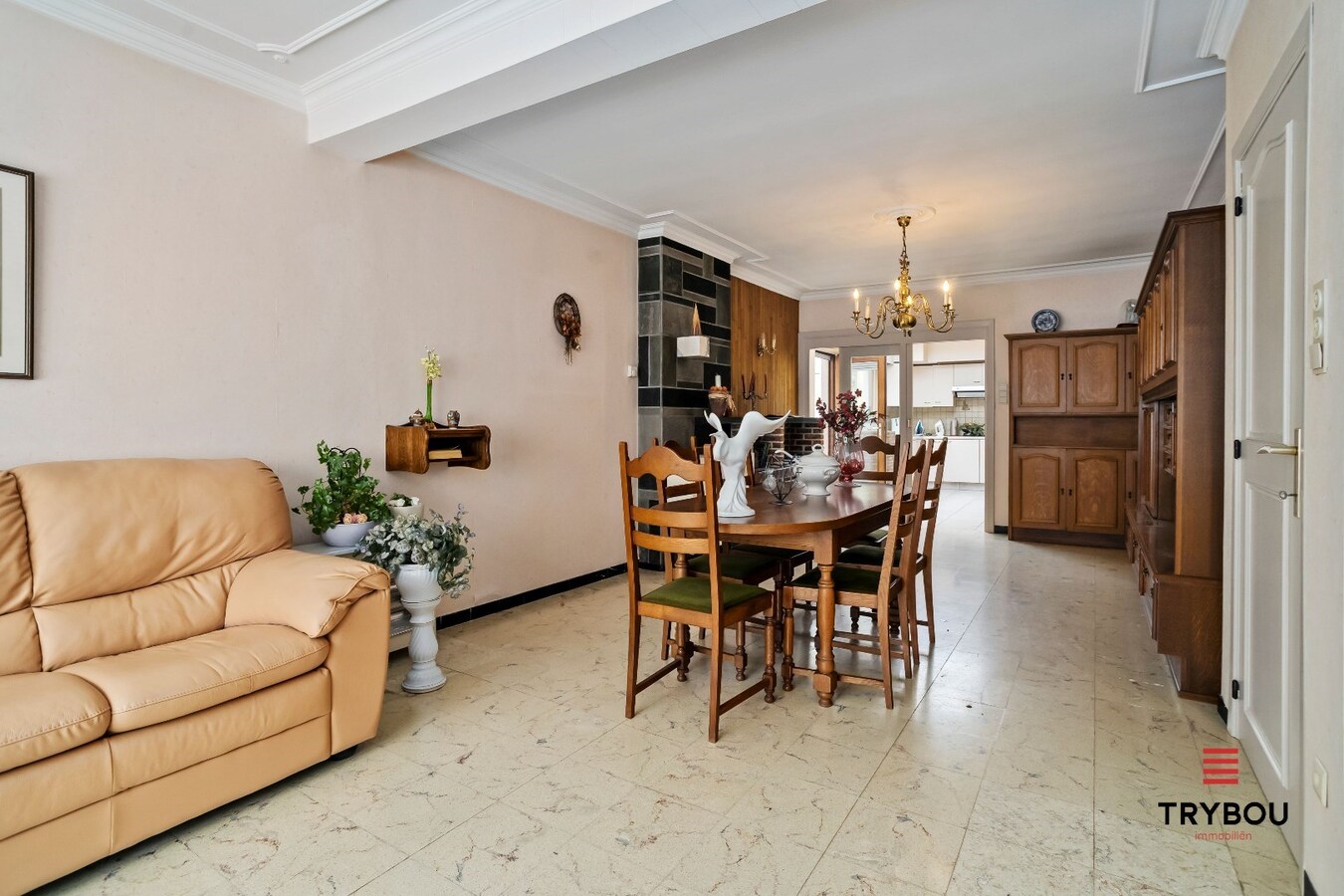 Ruime halfopen woning met 4 slaapkamers en garage 