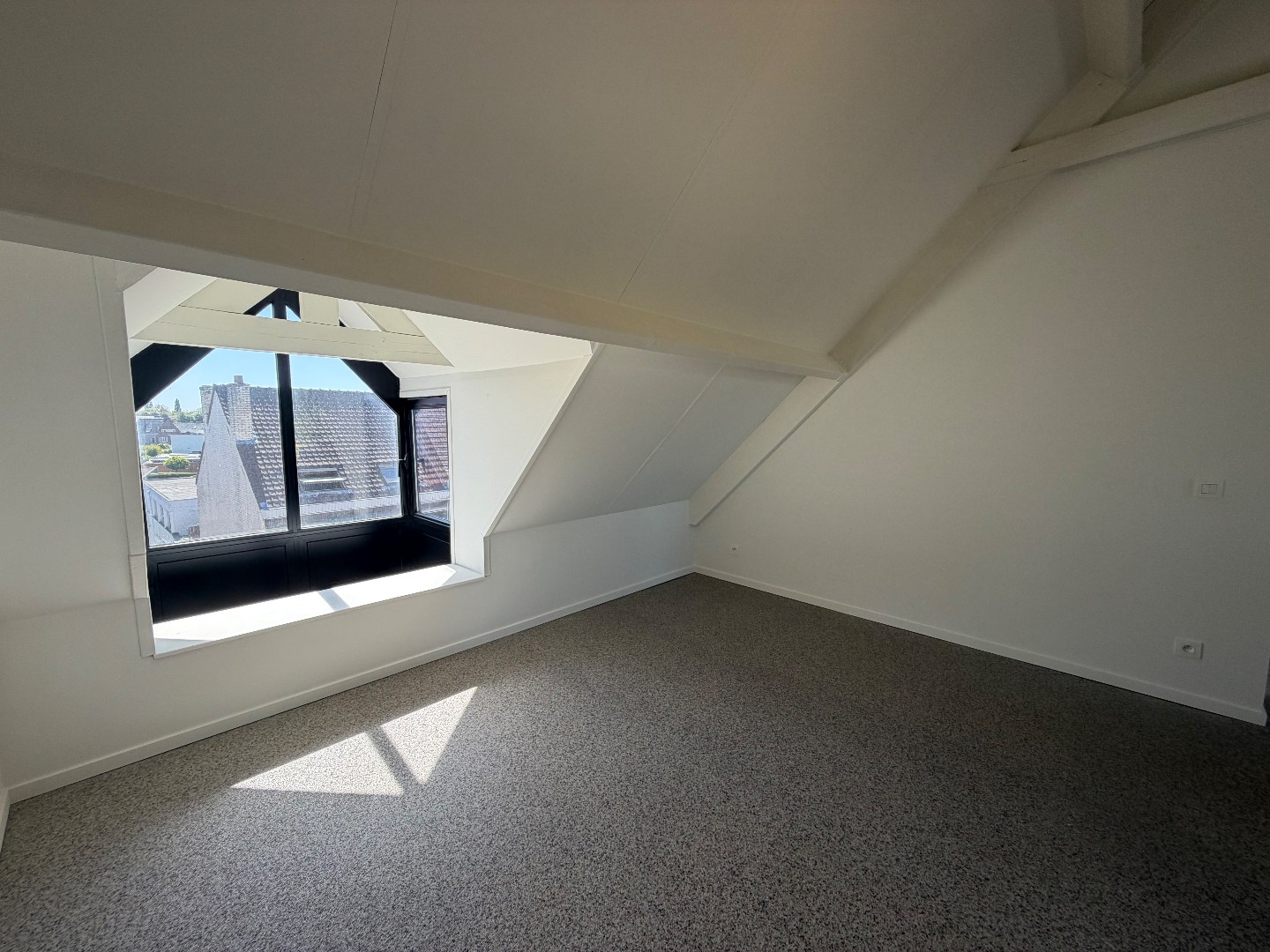 Prachtig gerenoveerd éénslaapkamer appartement te huur in centrum Geel! 