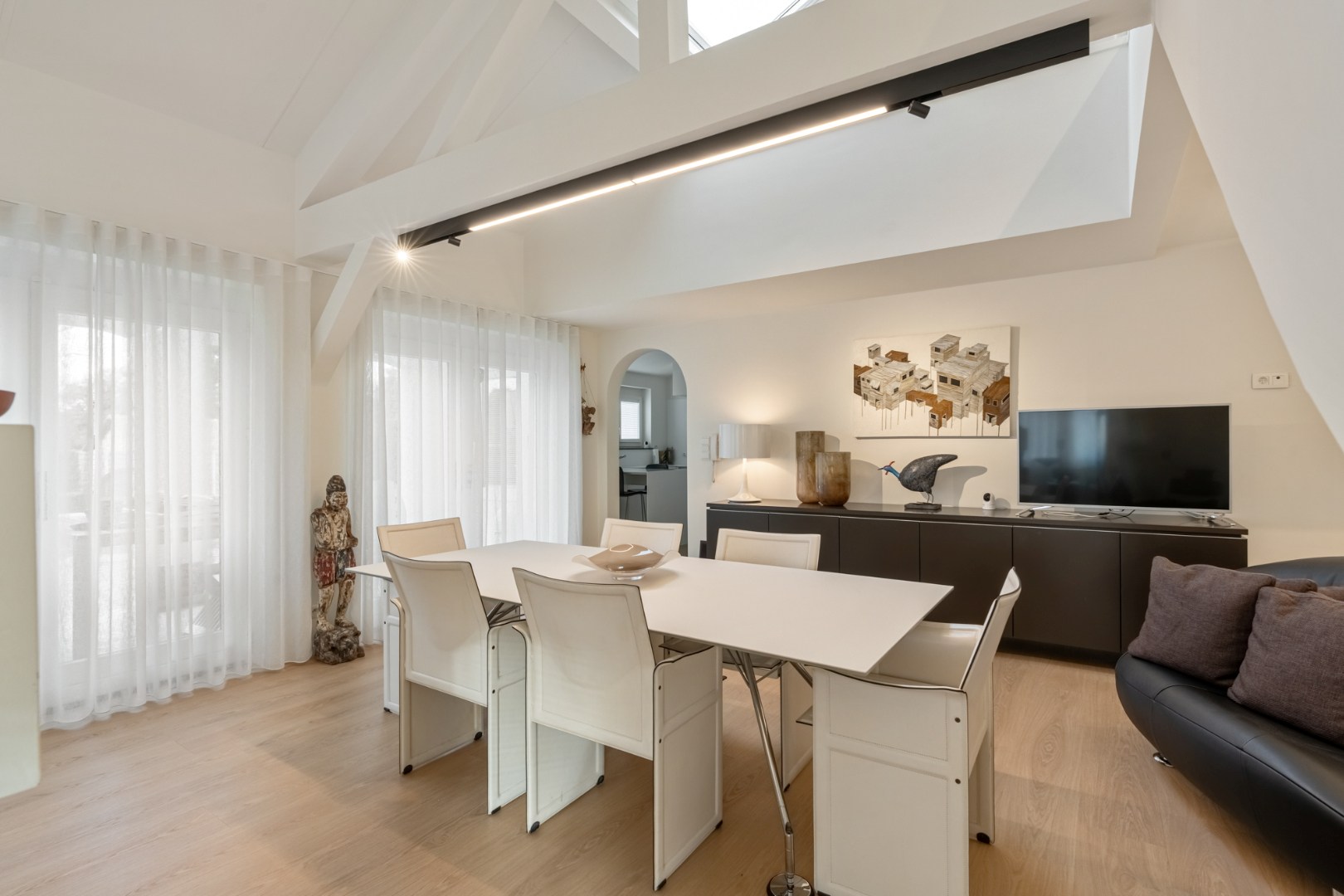 Eetkamer met toegang tot tuin