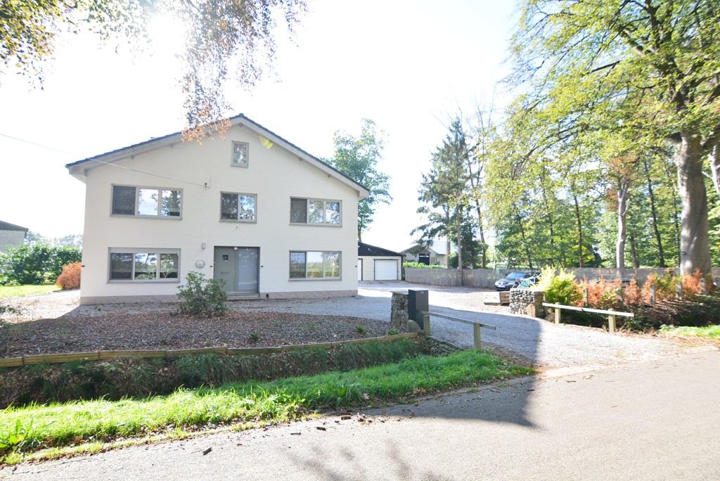 Vrijstaande, energiezuinige woning met 4 slpk en garage op een perceel van 25 a. 